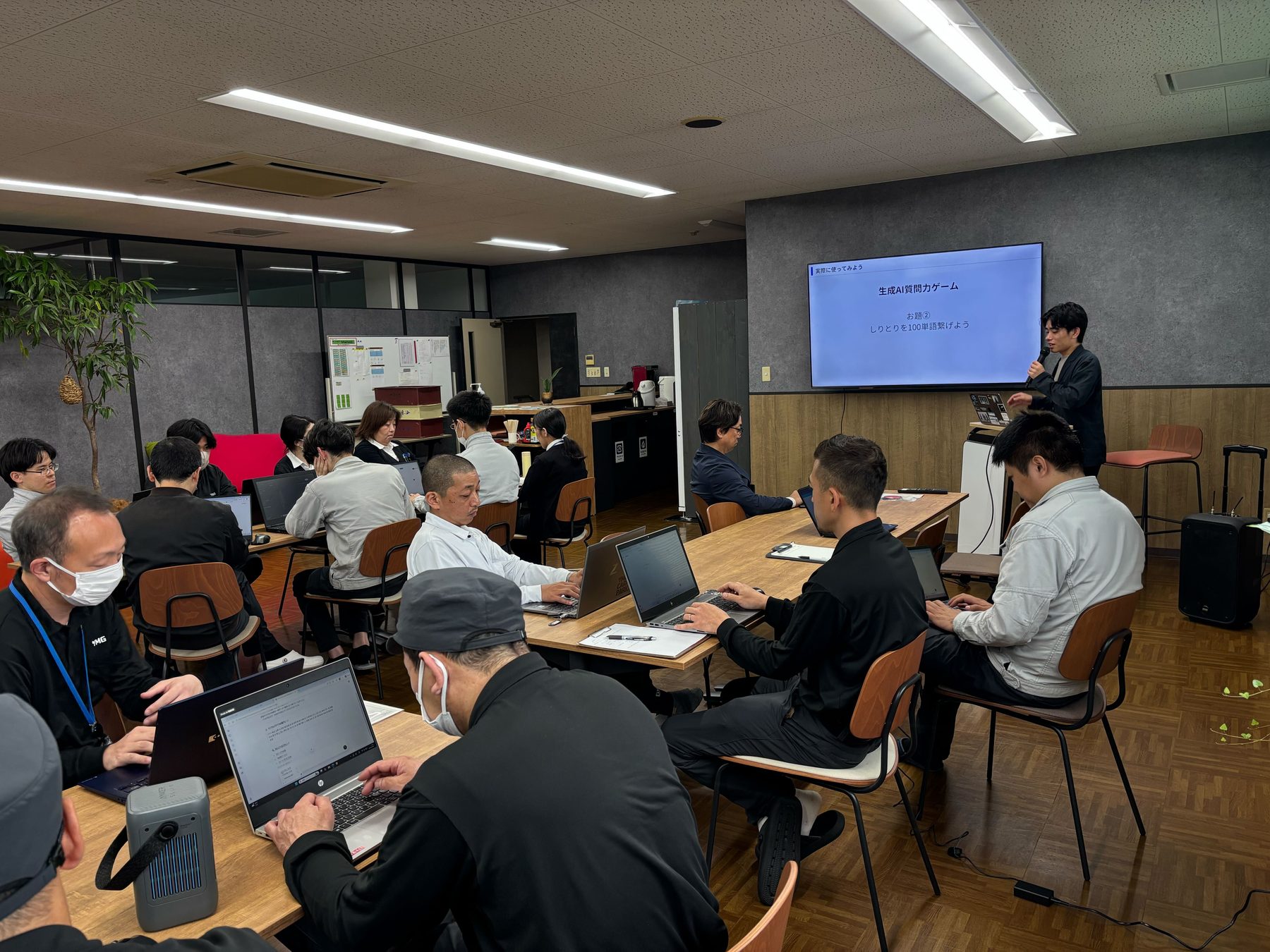 中小製造業の担当者を集めて行った生成AI活用研修の様子